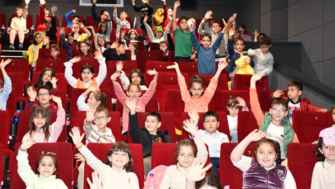 Sayın Valimiz Depremzede Çocuklarımızla Sinemada Buluştu