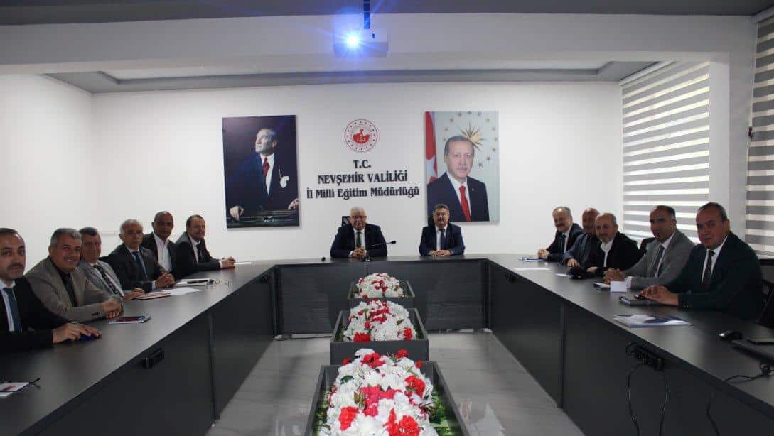 İL VE İLÇE MİLLİ EĞİTİM YÖNETİCİLERİ İLE ''TÜRKİYE YÜZYILI MAARİF MODELİ'' TOPLANTISI YAPILDI    