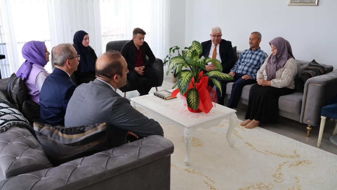 EĞİTİM CAMİAMIZ ANNELER GÜNÜ DOLAYISIYLA VEFA ZİYARETLERİ GERÇEKLEŞTİRDİ