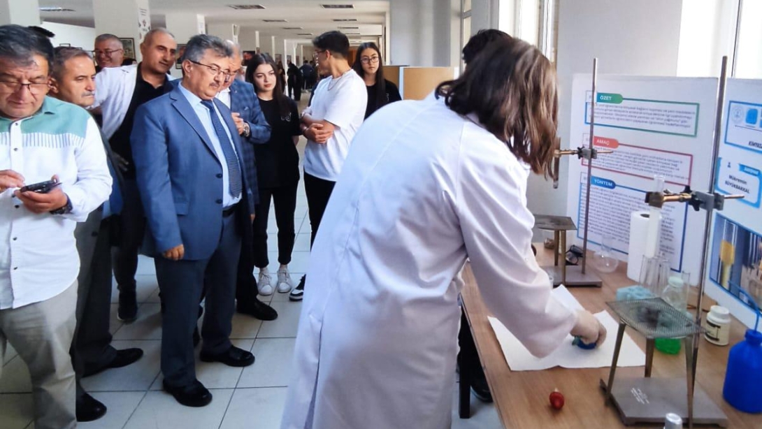 Nevşehir 15 Temmuz Şehitleri Anadolu Lisemizde TÜBİTAK 4006 Bilim Fuarı Açıldı