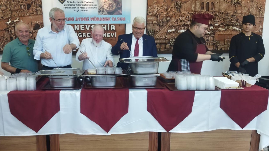 Nevşehir Öğretmenevi ve ASO Müdürlüğümüzde Aşure Dağıtım Etkinliği Düzenlendi
